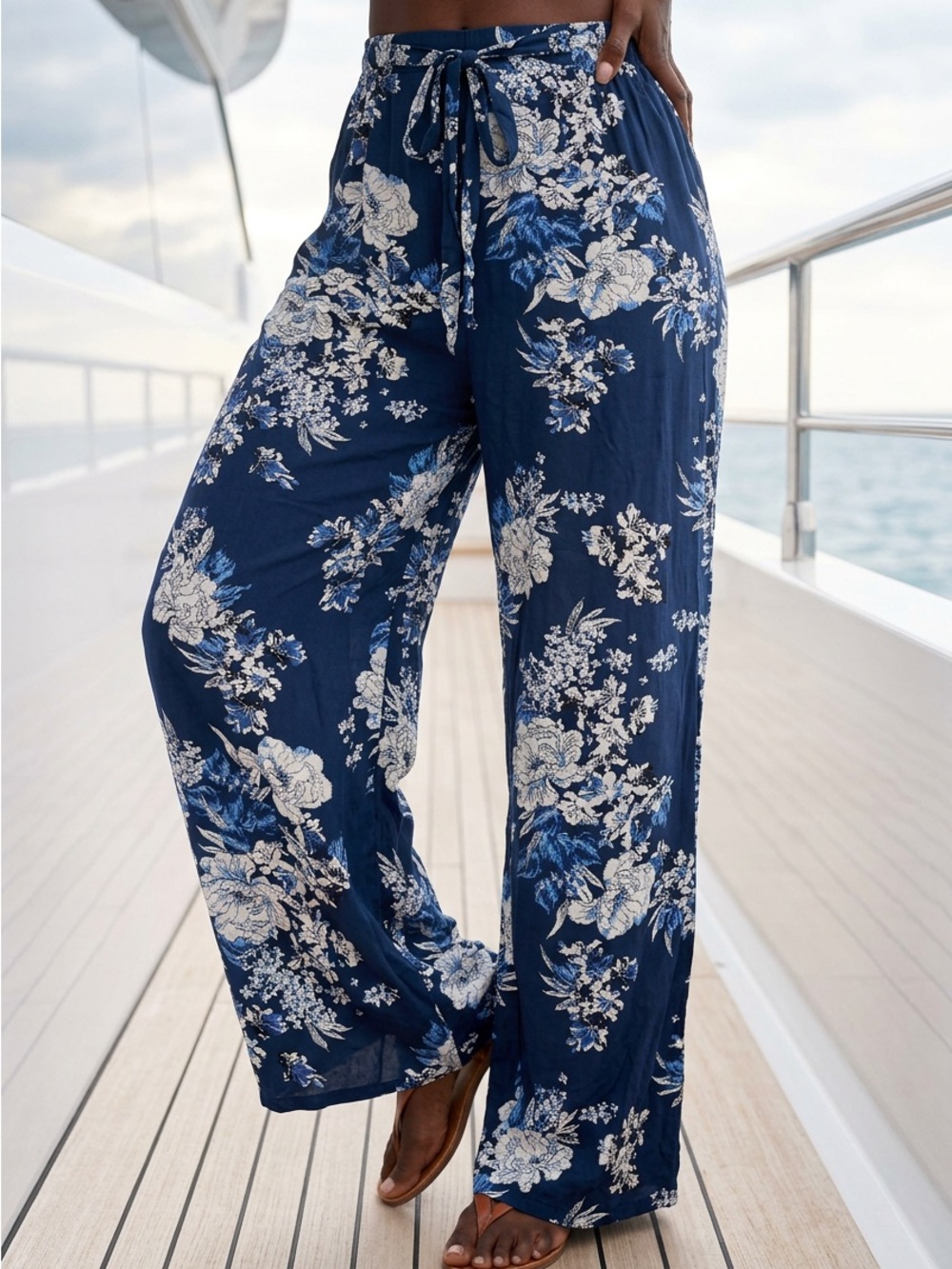 One Navy 100% Rayon Blues White Floral Wide-Leg Drawstring Summer Beach
Pants-L